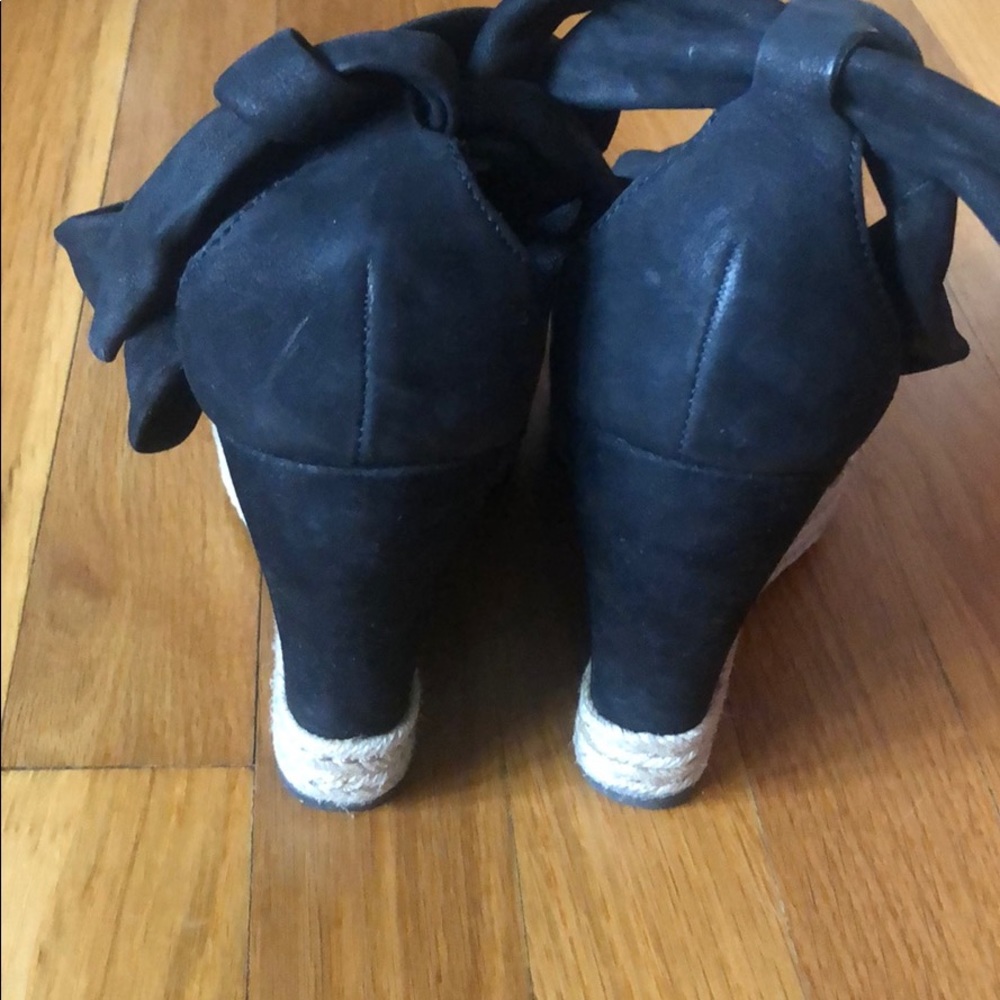 Ugg Platform, Size 9 - image 5